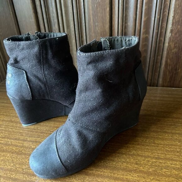 Toms Black Wedge Ankle Boots - Picture 1 of 6